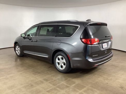 Used 2017 Chrysler Pacifica Touring-L Plus FWD image 14