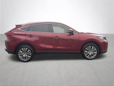 Used 2022 Toyota Venza XLE AWD/4WD image 5