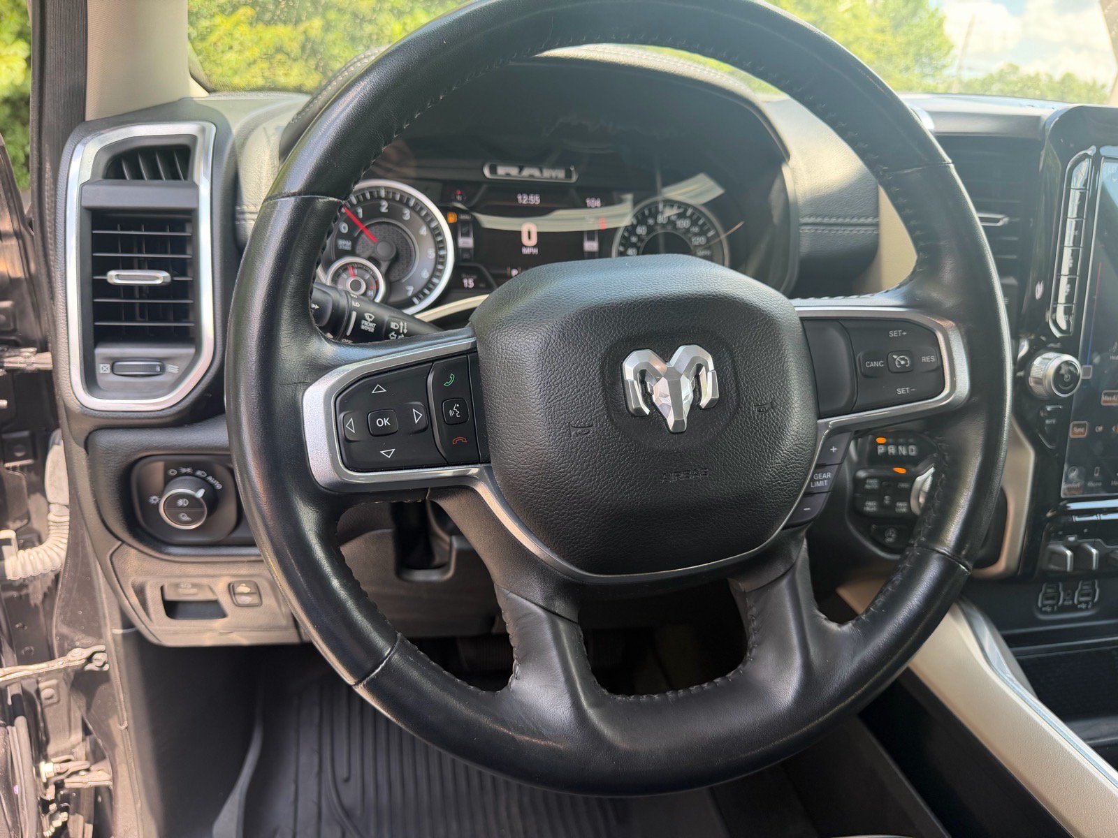 Used 2022 RAM 1500 Laramie AWD/4WD image 35