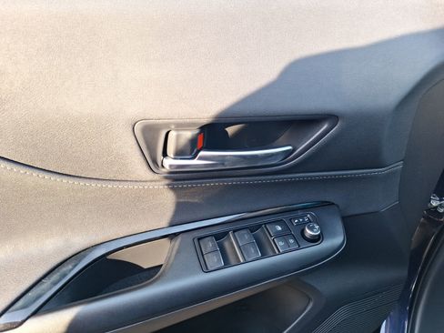 Used 2024 Toyota Venza LE image 16