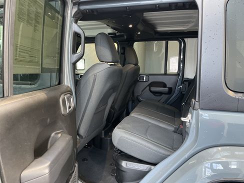 Used 2024 Jeep Wrangler Unlimited w/ Convenience Group AWD/4WD image 33