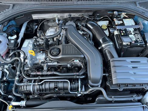 Used 2025 Volkswagen Jetta SE image 32