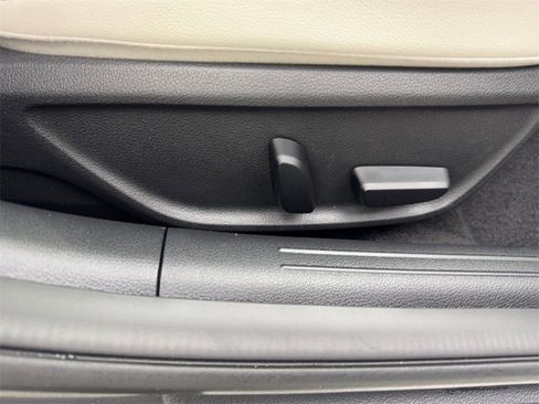 Used 2025 Genesis G70 2.5T image 48