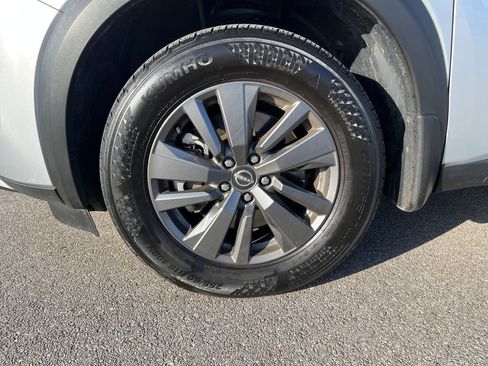 Used 2024 Nissan Pathfinder S image 40