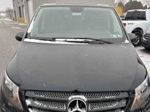 Used 2018 Mercedes-Benz Metris Passenger image 18