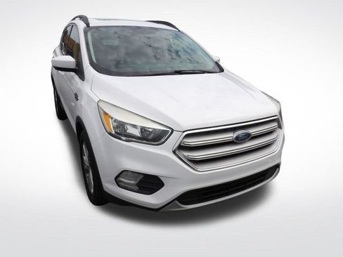 Used 2018 Ford Escape SE FWD image 3