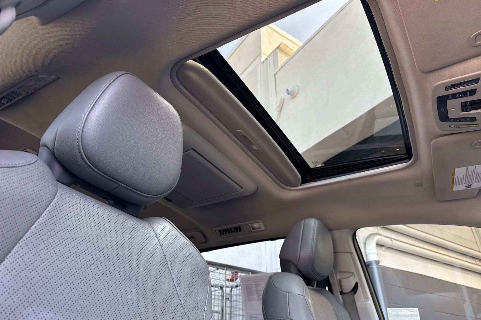 Used 2024 Toyota Sienna Limited FWD image 23