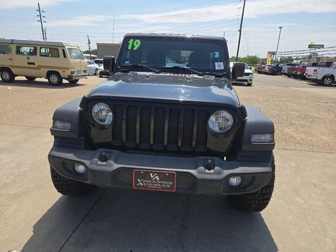 Used 2019 Jeep Wrangler Unlimited Sport S AWD/4WD image 3