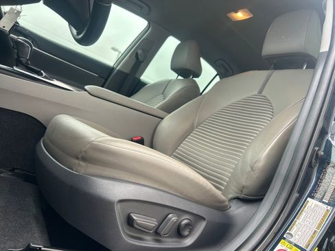 Used 2018 Toyota Camry SE image 10