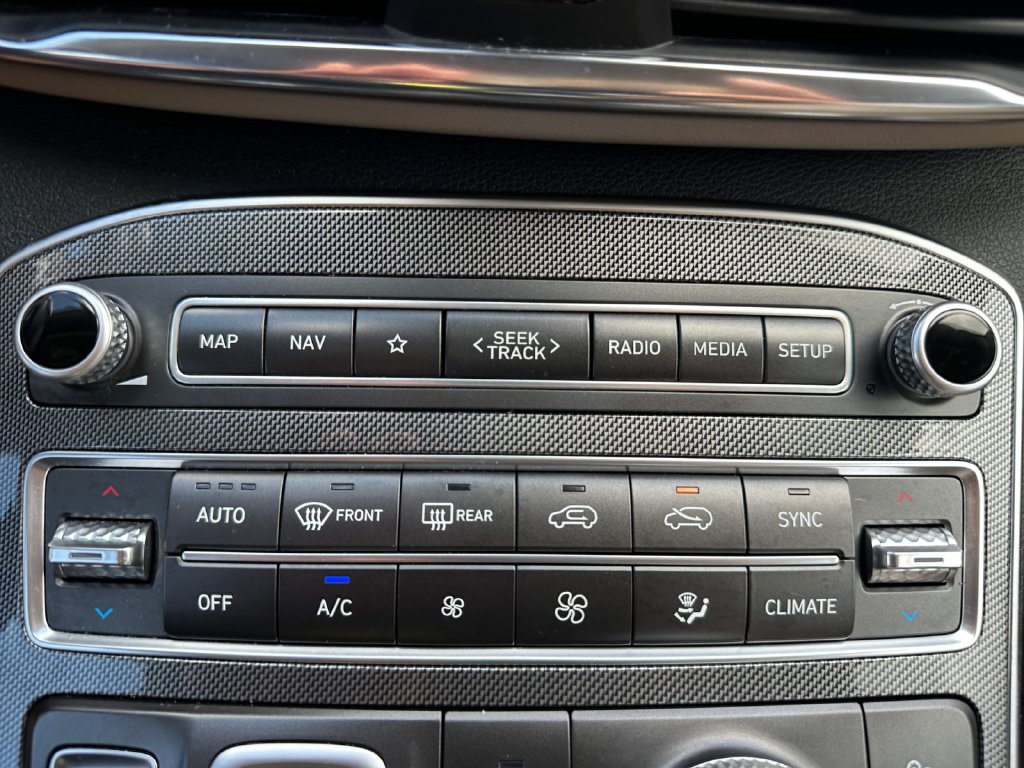 Used 2023 Hyundai Santa Fe SEL w/ Cargo Package AWD/4WD image 17