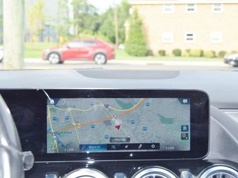 Used 2022 Mercedes-Benz GLA 250 4MATIC image 40