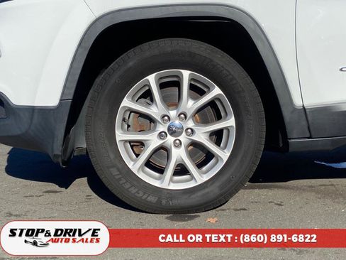 Used 2015 Jeep Cherokee Latitude w/ Cold Weather Group image 8