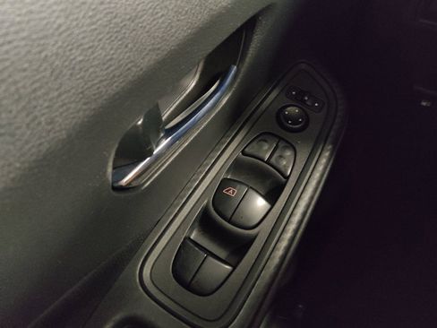 Used 2021 Nissan Versa SV FWD image 27