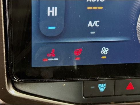 Used 2022 Ford F150 Lightning Lariat image 12