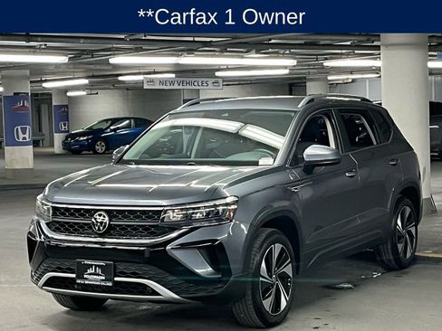 Used 2024 Volkswagen Taos SE image 3