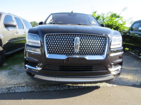 Used 2019 Lincoln Navigator L Reserve w/ Cargo Package AWD/4WD image 2