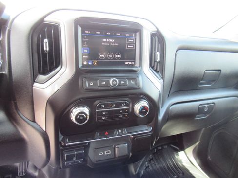 Used 2021 GMC Sierra 2500 4x4 Crew Cab w/ Convenience Package image 12