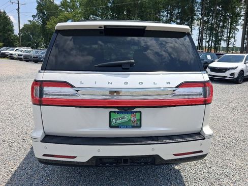 Used 2018 Lincoln Navigator Reserve w/ Technology Package AWD/4WD image 4