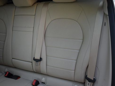 Used 2021 Mercedes-Benz GLC 300 300 4MATIC Premium Pkg Panoram image 37