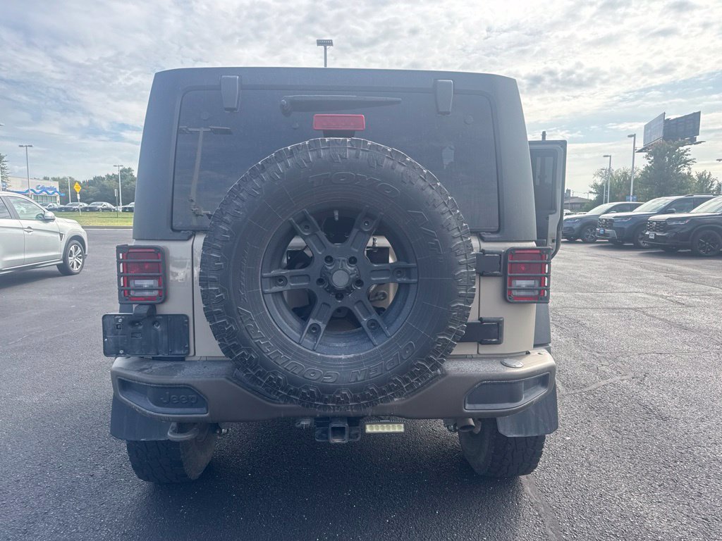 Used 2016 Jeep Wrangler Unlimited Rubicon w/ Connectivity Group AWD/4WD image 9