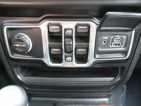 Used 2022 Jeep Gladiator Willys image 22