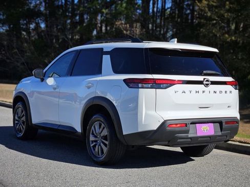 Used 2024 Nissan Pathfinder SV image 8