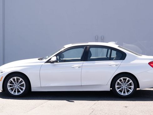 Used 2018 BMW 320i xDrive Sedan w/ Convenience Package AWD/4WD image 25