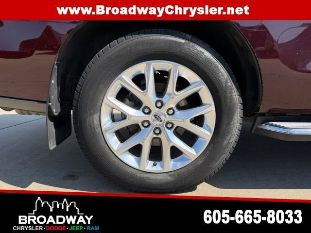 Used 2020 Ford Expedition XLT w/ Equipment Group 202A AWD/4WD image 9