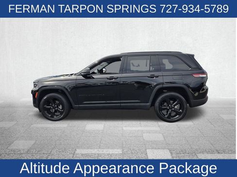 Used 2023 Jeep Grand Cherokee Altitude AWD/4WD image 7
