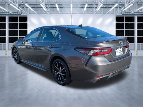 Used 2023 Toyota Camry SE FWD image 6