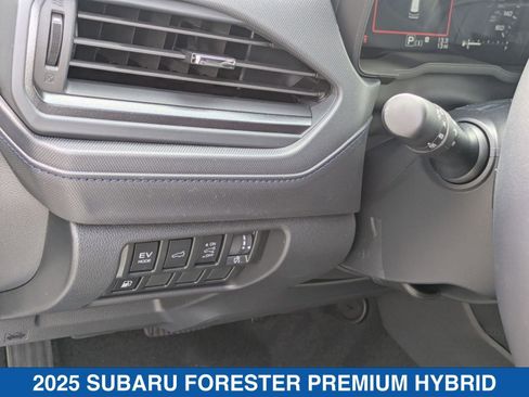 Certified 2025 Subaru Forester Premium image 27