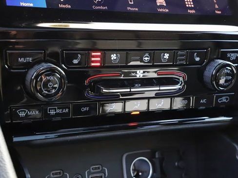 New 2025 Jeep Grand Cherokee Limited w/ Luxury Tech Group II AWD/4WD image 29
