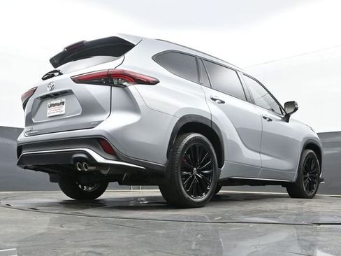 Used 2024 Toyota Highlander XSE image 29