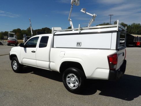 Used 2021 Toyota Tacoma SR image 4