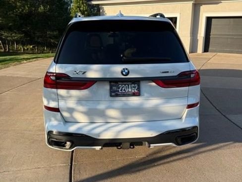 Used 2021 BMW X7 xDrive40i w/ M Sport Package AWD/4WD image 4