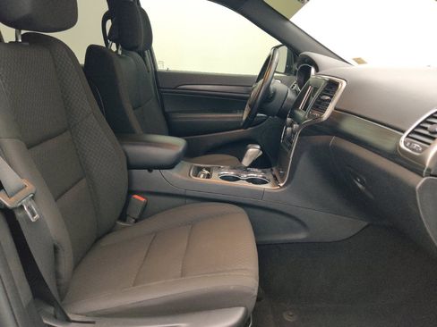 Used 2019 Jeep Grand Cherokee Laredo AWD/4WD image 21