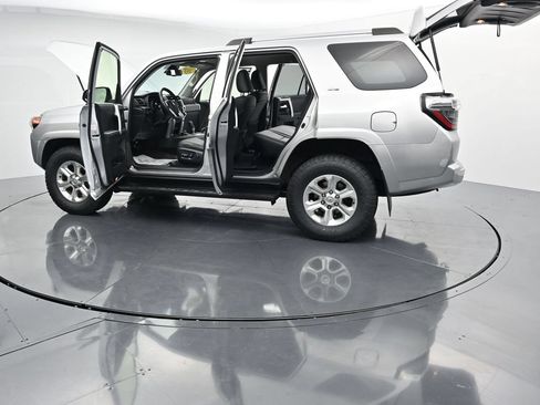 Used 2022 Toyota 4Runner SR5 Premium AWD/4WD image 43
