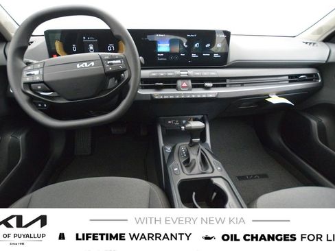 New 2025 Kia K4 LXS image 17