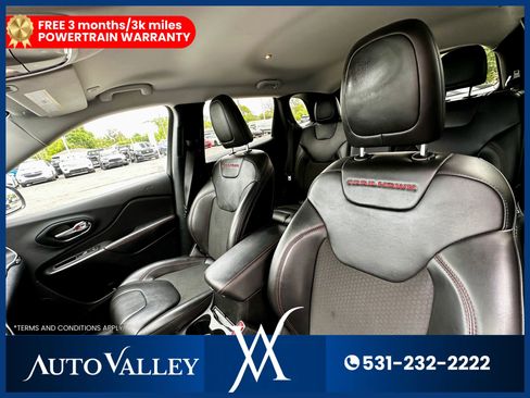 Used 2021 Jeep Cherokee Trailhawk image 13