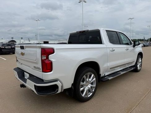 Used 2024 Chevrolet Silverado 1500 High Country w/ High Country Premium Package AWD/4WD image 3
