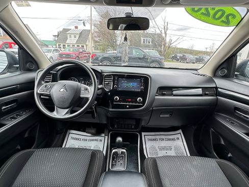 Used 2020 Mitsubishi Outlander AWD image 10