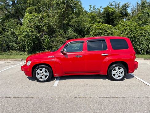 Used 2010 Chevrolet HHR LT FWD image 2