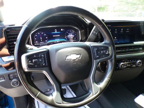 Used 2023 Chevrolet Silverado 1500 LT w/ Z71 Off-Road Package AWD/4WD image 12