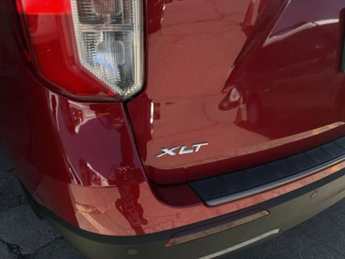 Used 2024 Ford Explorer XLT w/ Equipment Group 202A AWD/4WD image 43