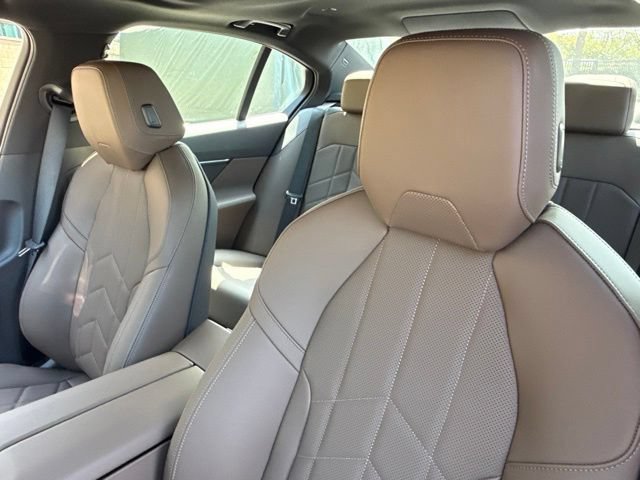 Used 2027 BMW i5 eDrive40 w/ M Sport Package RWD image 17