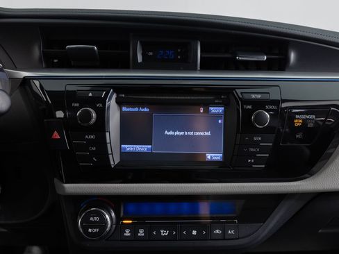 Used 2015 Toyota Corolla LE image 35