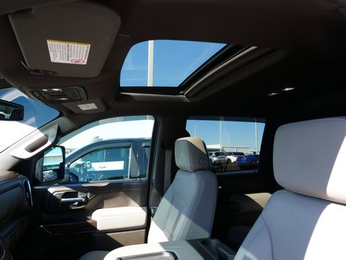 Used 2022 GMC Sierra 2500 SLT image 28