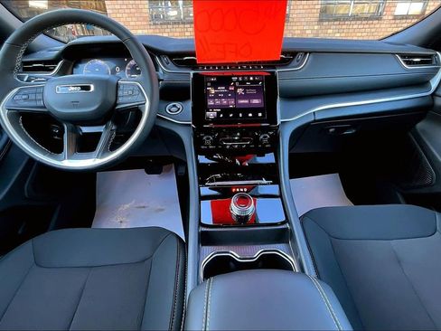 New 2025 Jeep Grand Cherokee Laredo X w/ Luxury Tech Group I image 5