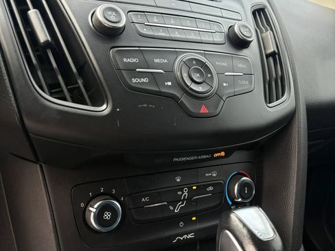 Used 2015 Ford Focus SE w/ SE Sport Package FWD image 13