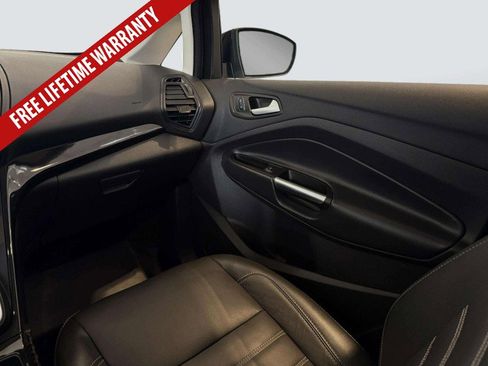 Used 2017 Ford C-MAX Energi Titanium FWD image 23